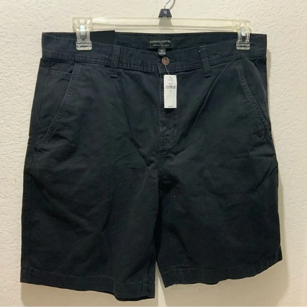 Banana Republic  Men 8-5 Inch  inseam Twill Short black